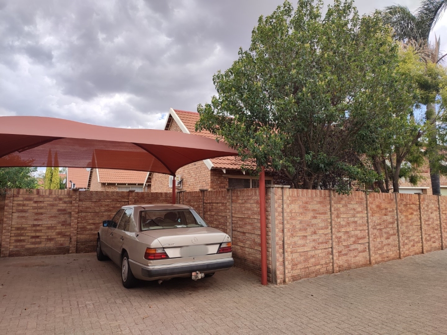 2 Bedroom Property for Sale in Fleurdal Free State